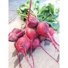 Beets with tops Beets with tops